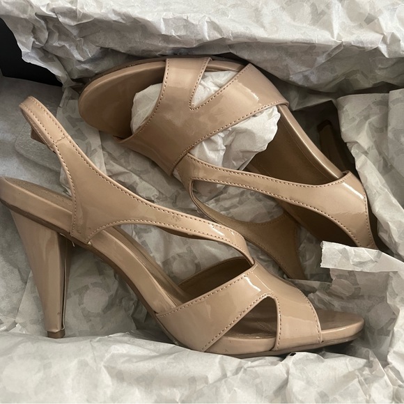 Kenneth Cole Reaction Womens Beige Patent Slingback Heels Shoes Size 8 - Picture 5 of 12